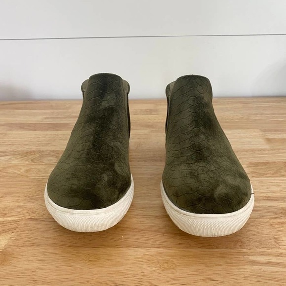 Coconuts by Matisse Harlan Slip On Sneakers in Dark Olive, Size 7.5 - Picture 4 of 11